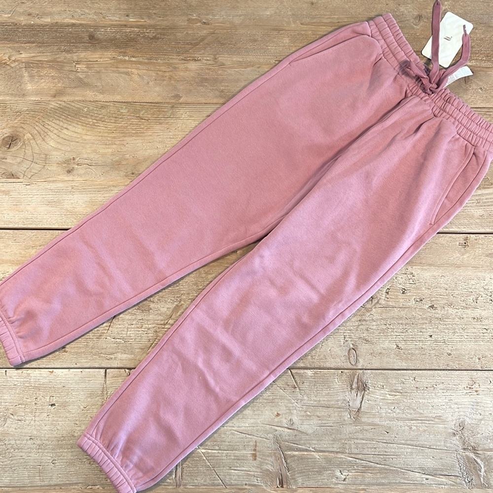 NWT- Fabletics Eco Go-To Sweatpant - Orchid Smoke (27” inseam)- Brand New!!! - Picture 4 of 9